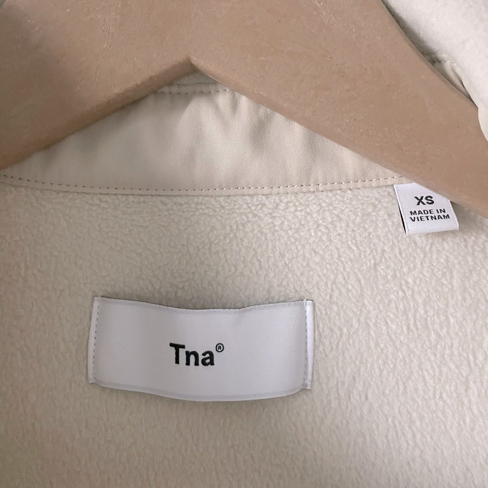 Aritzia TNA polar fleece shirt jacket in color Mullein - Picture 3 of 7